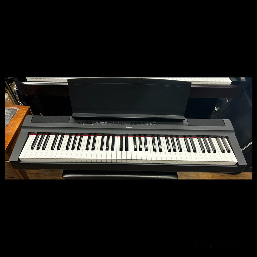 Yamaha P-121 Keyboard 73 Key w/bag - Used